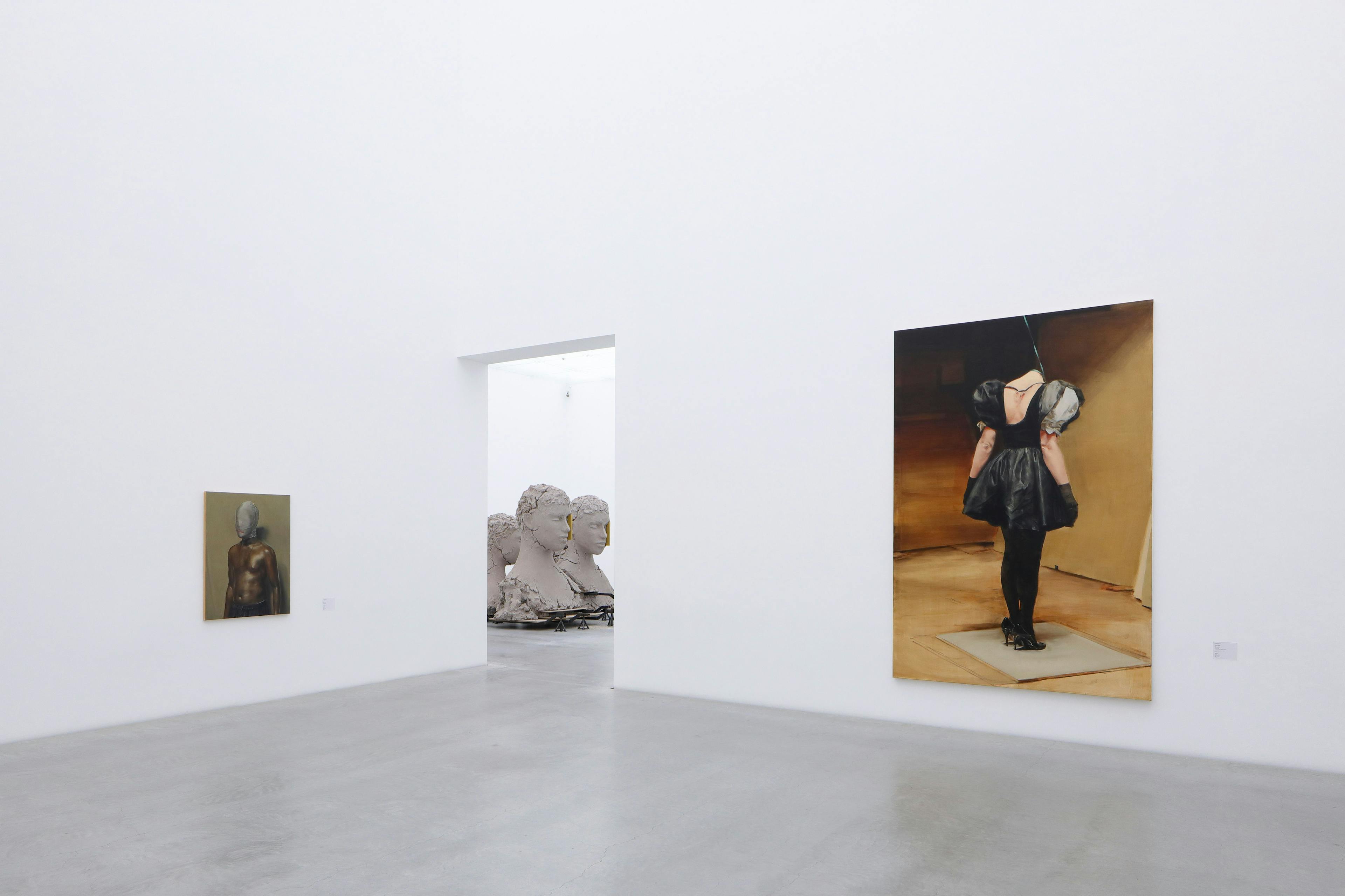 An installation view of an exhibition titled, MICHAËL BORREMANS MARK MANDERS: Double Silence, at 21st Century Museum of Contemporary Art in Kanazawa, dated 2020.